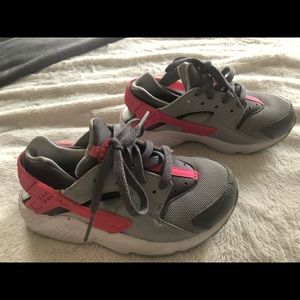 Huaraches toddlers sized sneaker